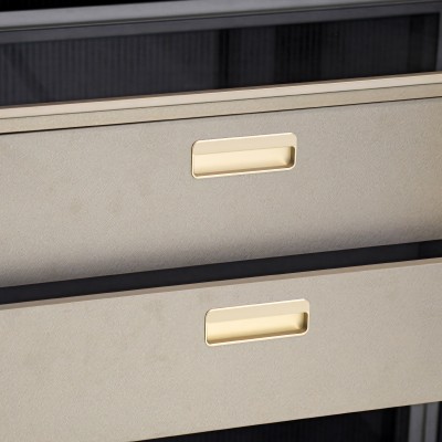 托臂式衣帽间' />