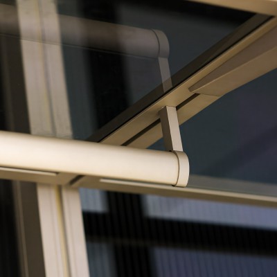 托臂式衣帽间' />