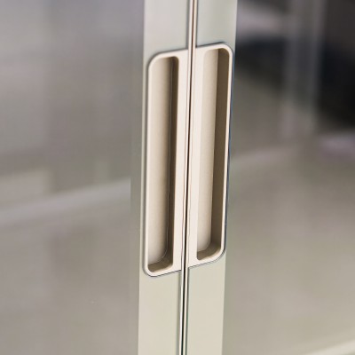 托臂式衣帽间' />